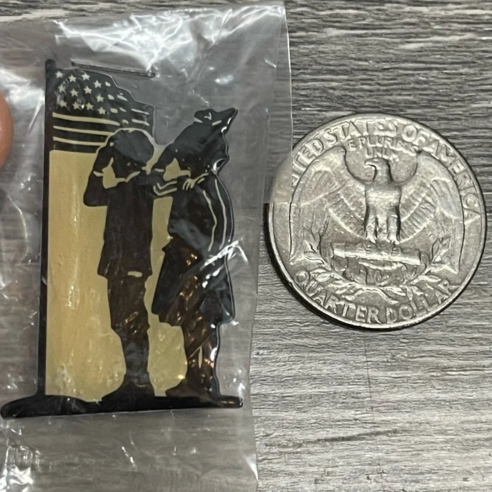 Vintage VFW Ladies Auxilliary Man‎ Woman American Flag Lapel Hat Pin